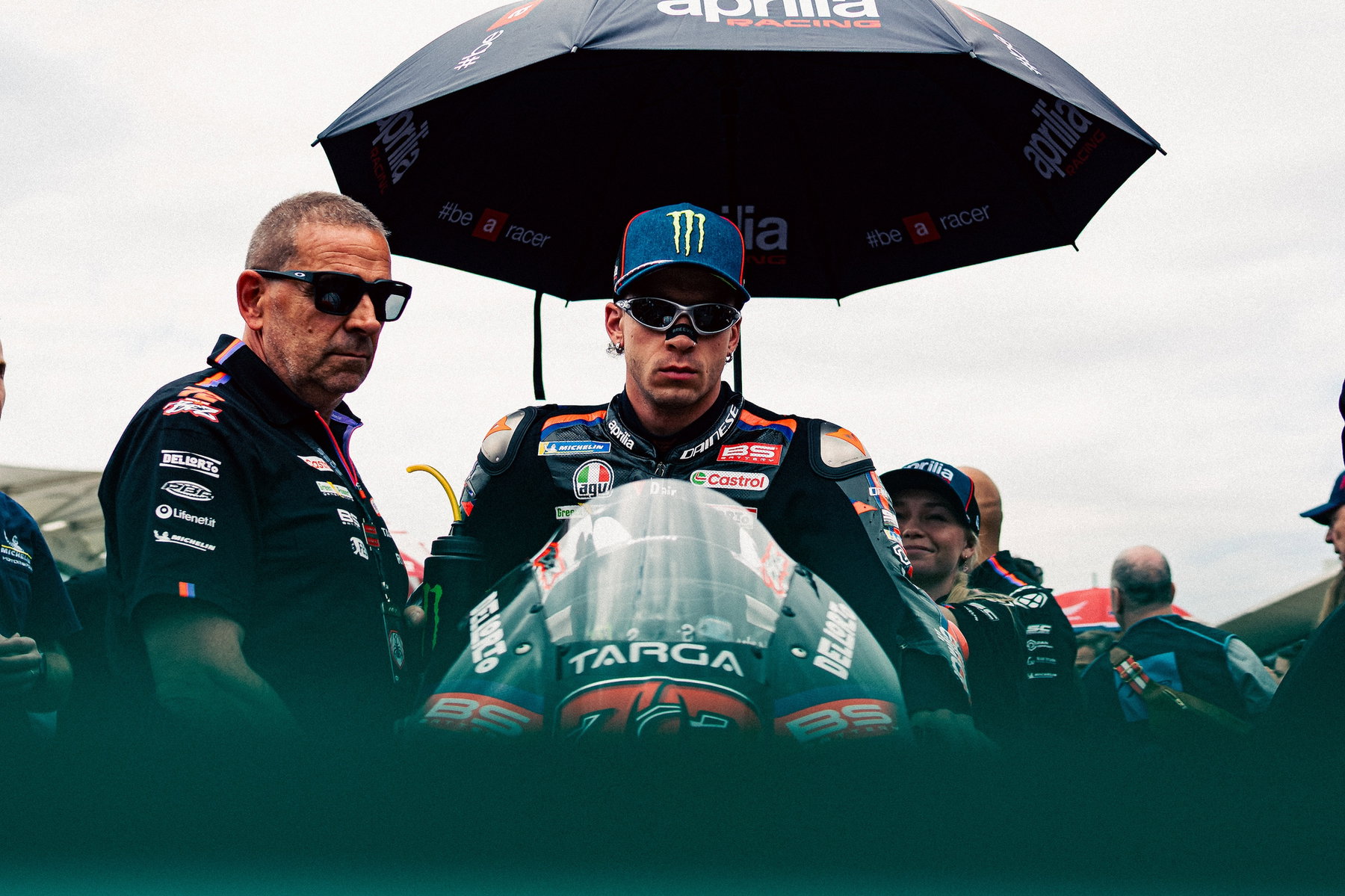 MotoGP 2027: Honda holt David Alonso, Holgado geht zu Gresini Ducati 4 Aprilia-Racing-Fahrer auf der Startaufstellung unter Sonnenschirm – MotoGP Americas GP COTA 2026