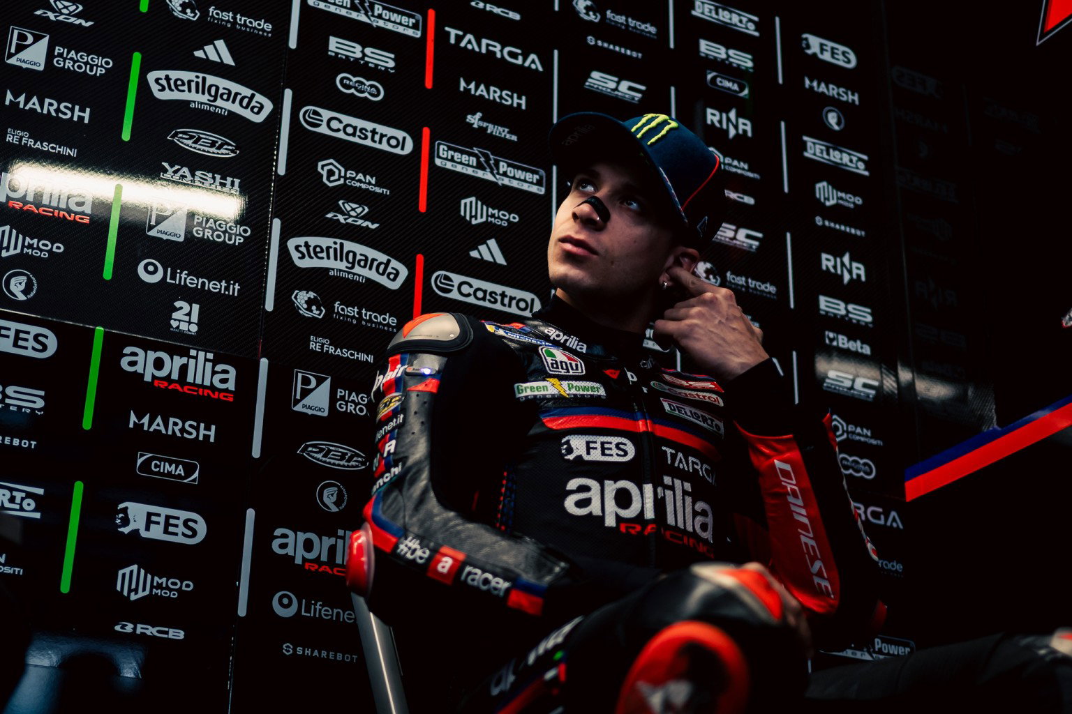 MotoGP 2026 nach Austin: Bezzecchi dominiert, Marquez kämpft und der Fahrermarkt dreht sich Marco Bezzecchi in der Aprilia Racing Box – MotoGP Americas GP COTA 2026 Freitag