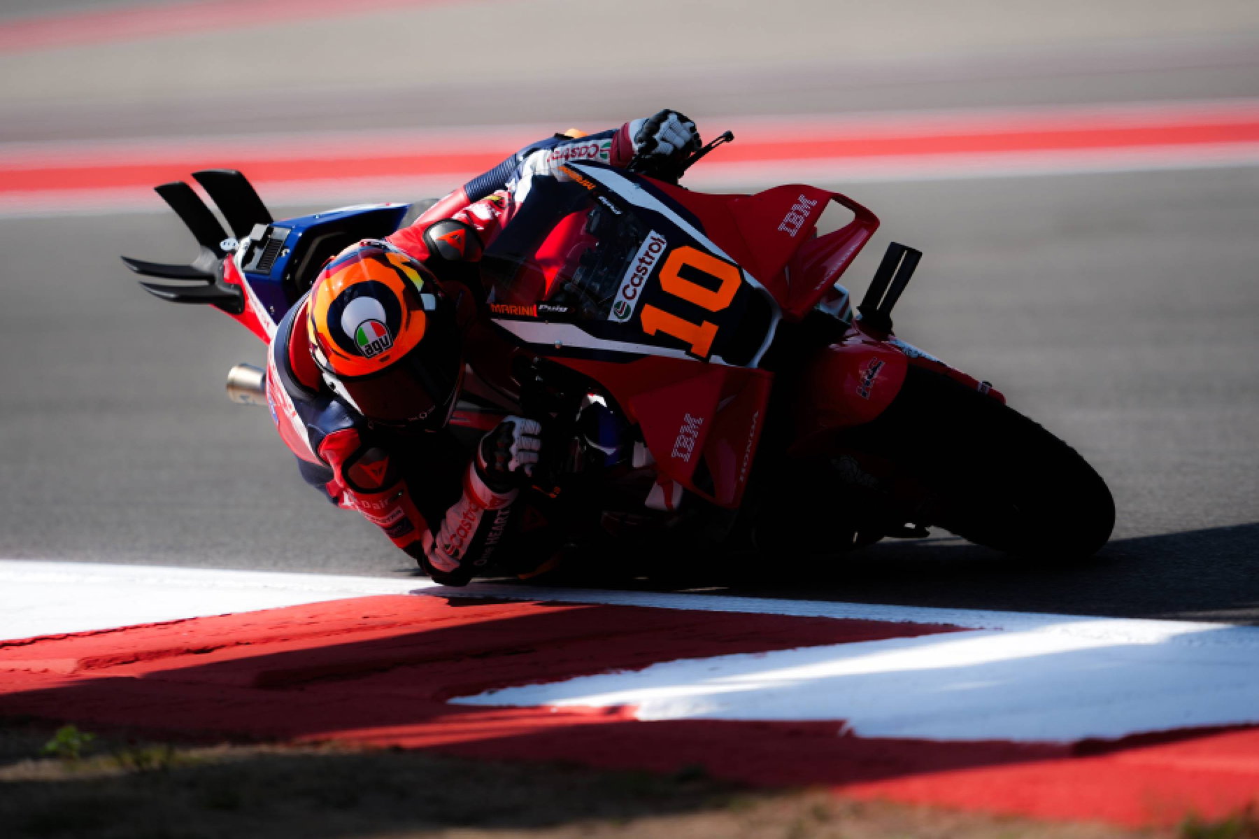 Luca Marini auf der Honda RC213V in tiefer Schräglage – MotoGP Americas GP COTA 2026