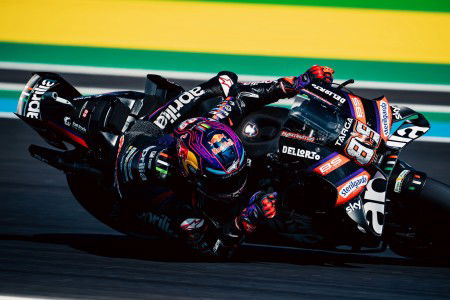 Marco Bezzecchi auf der Aprilia RS-GP in Schräglage – MotoGP Brasilien GP Goiânia 2026