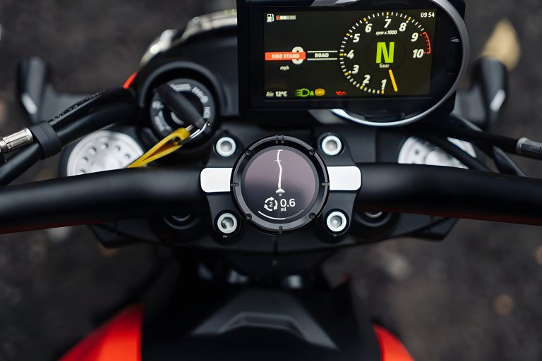 beeline moto ii classic 2026 cockpit navigation 01