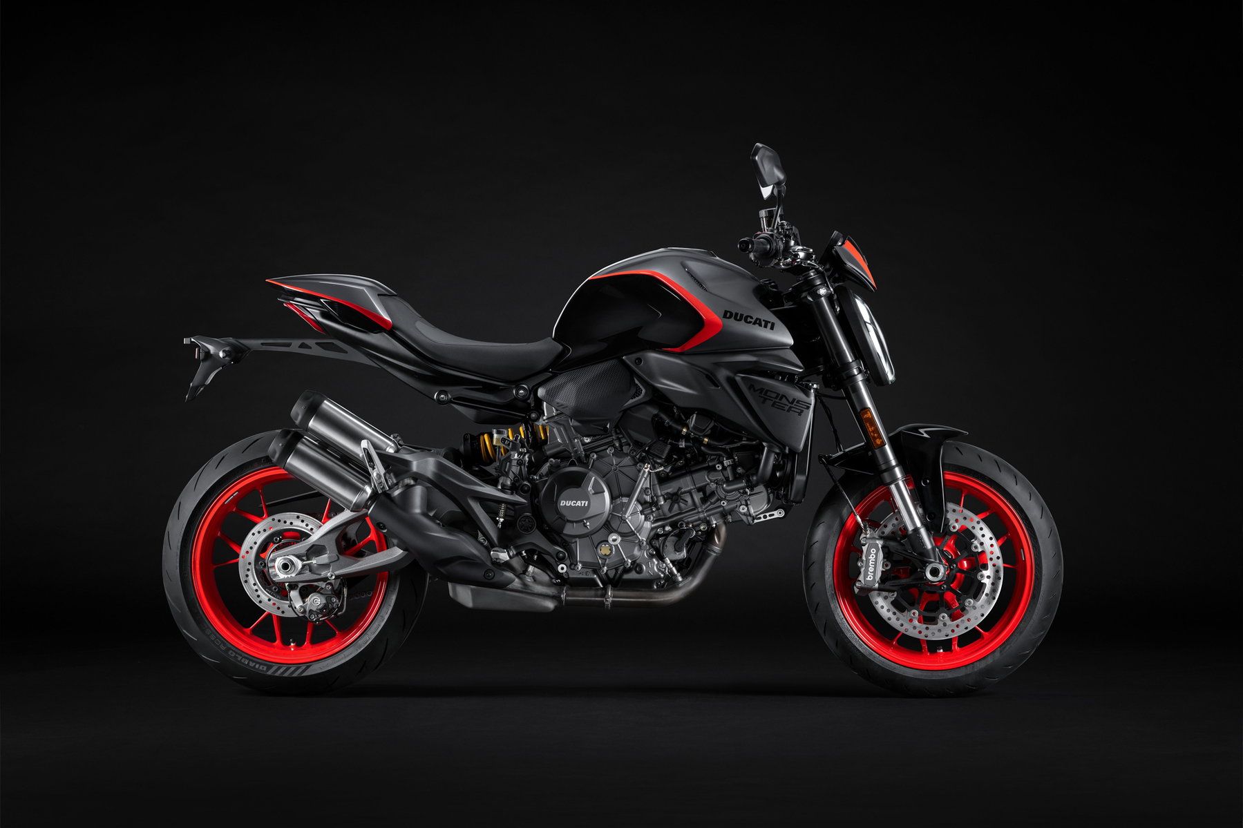Ducati Monster V2 2026 Sport Livery im Studio – Detailansicht von Tank, Sitzbank und Heck
