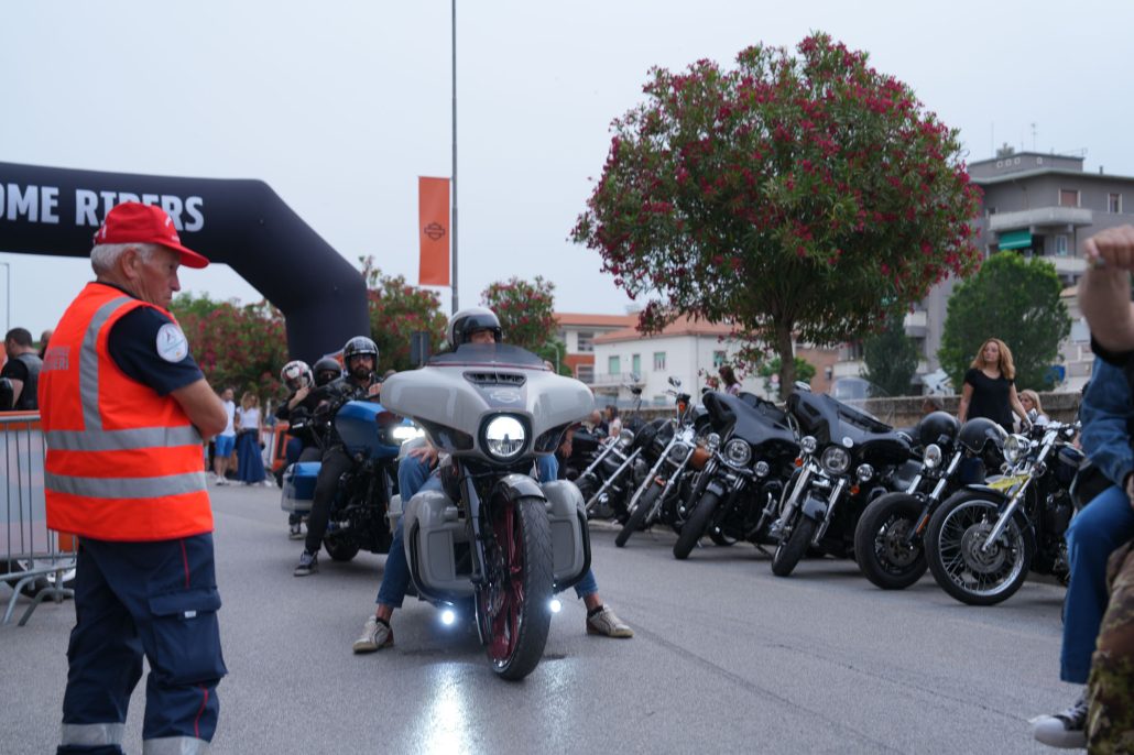 Harley-Davidson European Spring Rally 2026 in Senigallia, Italien – Motorräder und Besucher im historischen Stadtzentrum an der Adriaküste