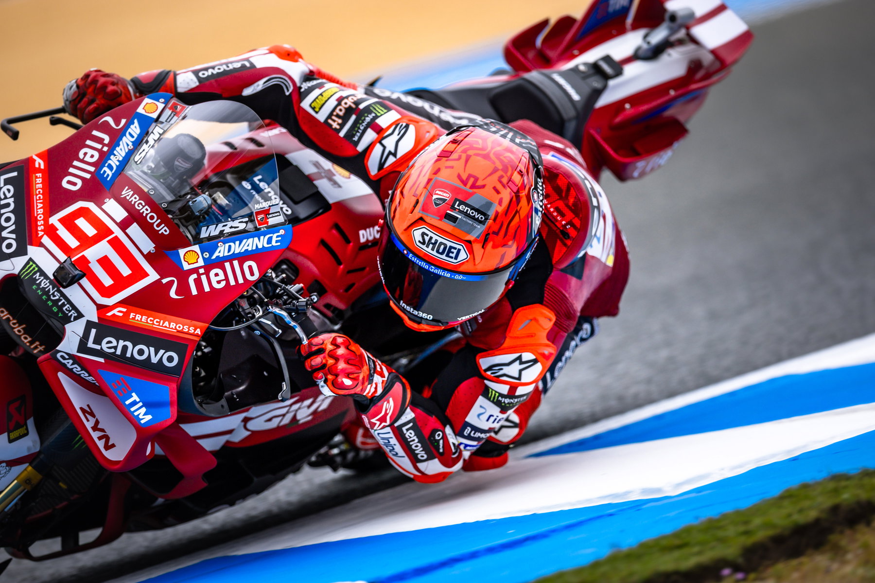 Marc Marquez auf der Ducati Desmosedici GP26 in Schräglage Nahaufnahme – MotoGP Spanien GP Jerez 2026