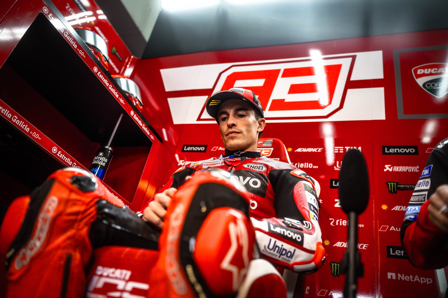 Marc Marquez Portrait in der Ducati Lenovo Box – MotoGP Spanien GP Jerez 2026