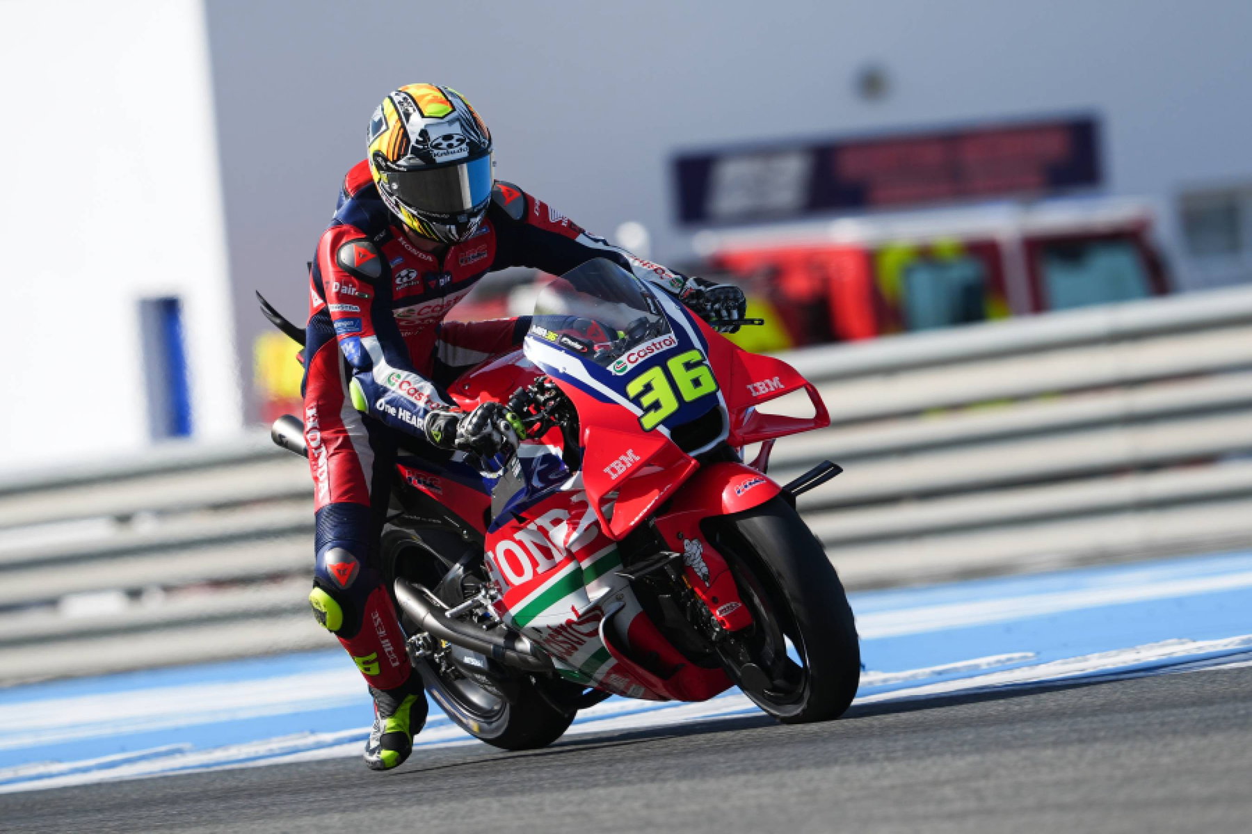 Joan Mir auf der Honda RC213V Seitenansicht auf der Strecke – MotoGP IRTA Test Jerez 2026