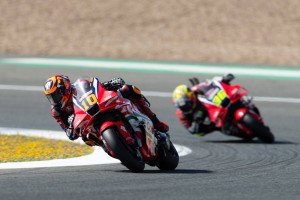Luca Marini vor Joan Mir auf der Honda RC213V auf der Strecke – MotoGP IRTA Test Jerez 2026