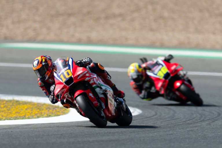Luca Marini vor Joan Mir auf der Honda RC213V auf der Strecke – MotoGP IRTA Test Jerez 2026