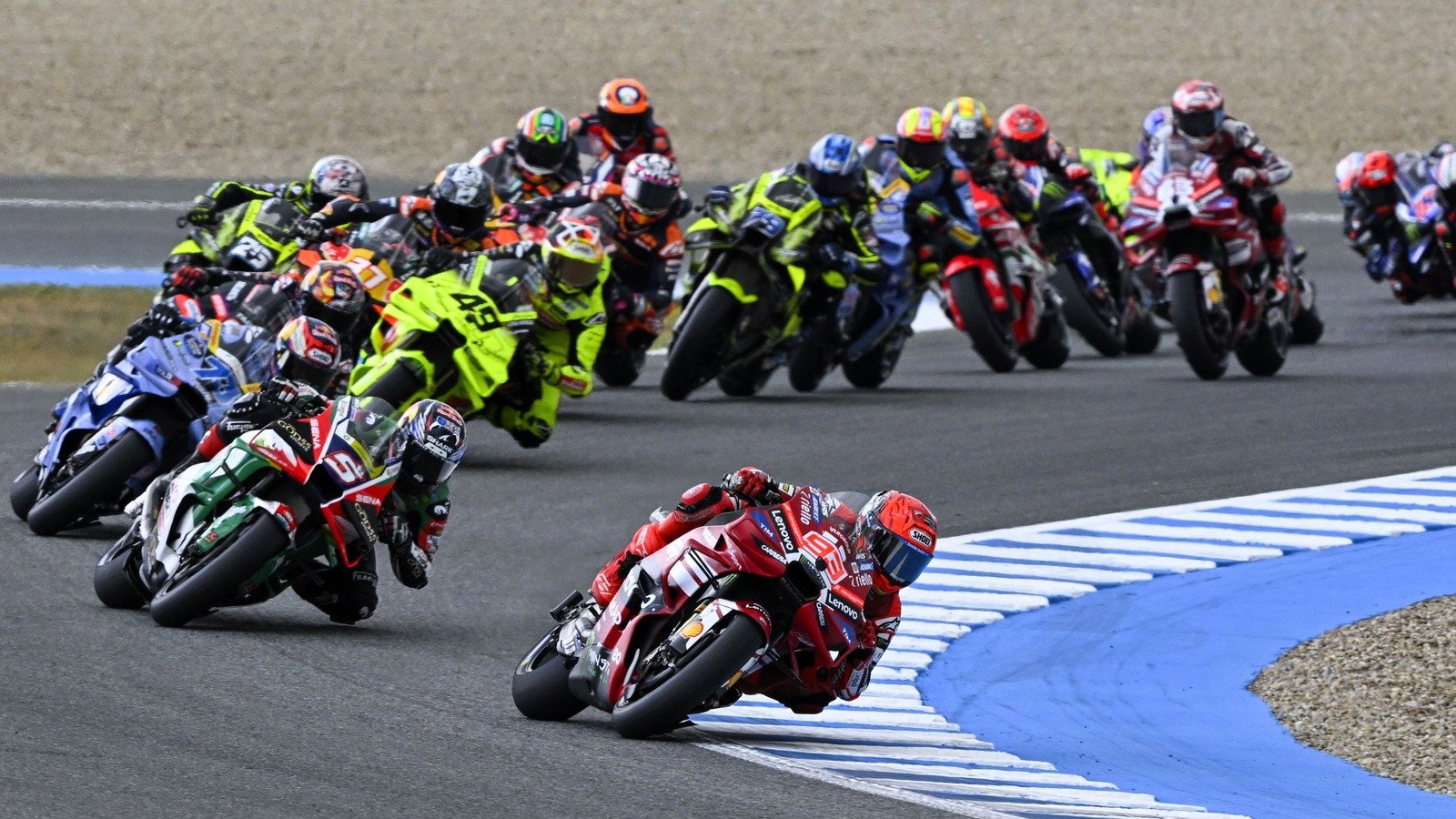 MotoGP Feld beim Start in Jerez – Sprint 2026, Marquez führt
