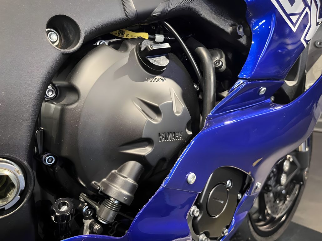Yamaha R6 Crossplane Ten Kate – 600-ccm-Reihenvierzylinder-Motor Detailansicht linke Seite