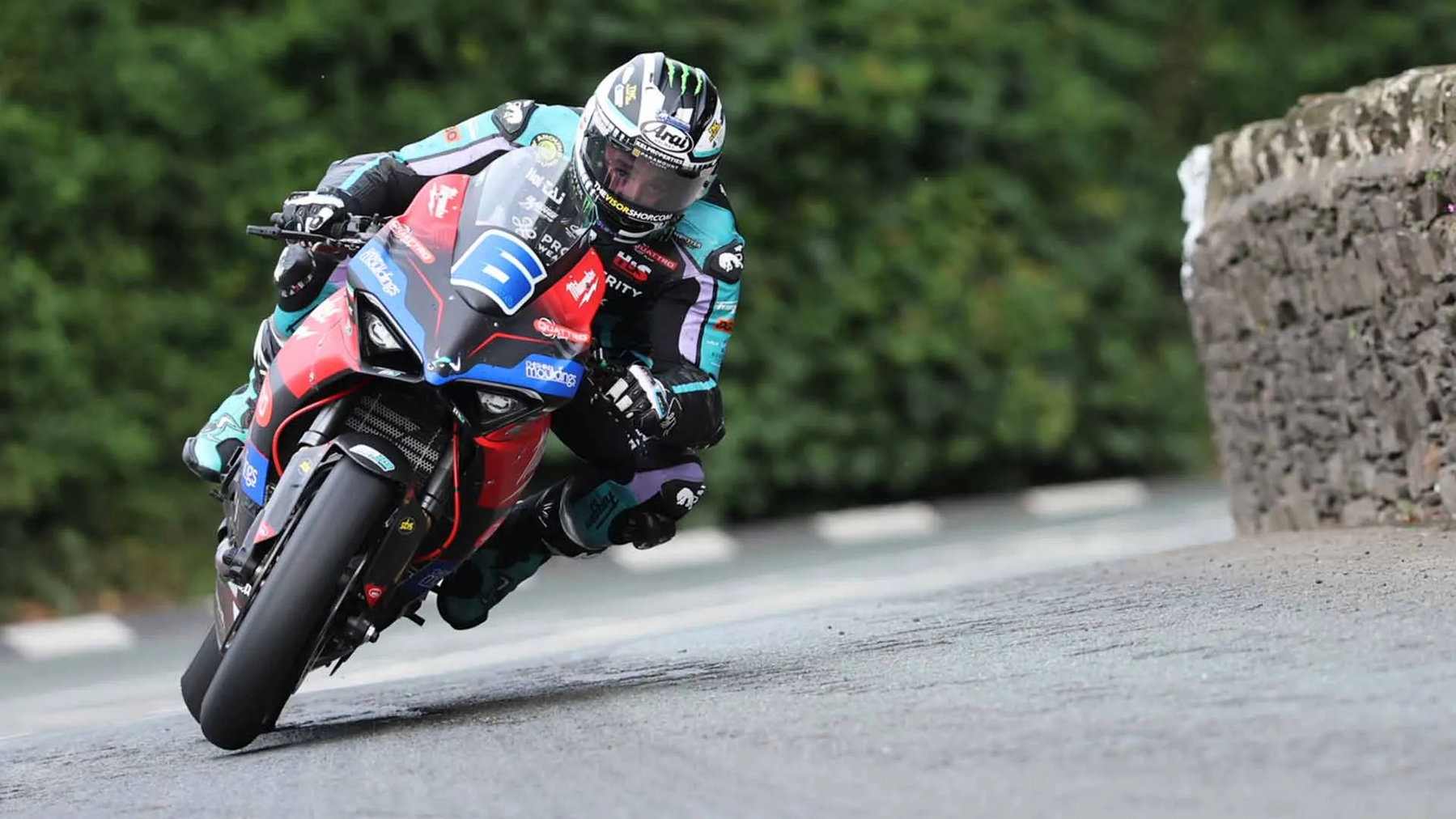 TT 2026: Schwantz-Hommage, Seitenwagen-Dominanz und ein prominenter Rückzug 7 Michael Dunlop beim Supersport-Training für die Isle of Man TT 2025