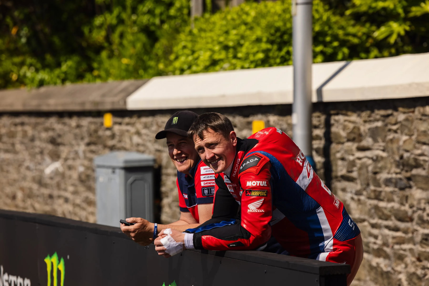 Dean Harrison Honda Racing UK beobachtet die Newcomers von der Boxenmauer – Isle of Man TT 2026