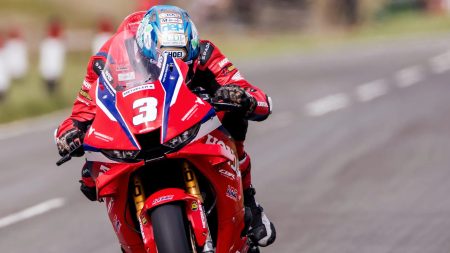 Dean Harrison auf der Honda Racing UK Honda CBR1000RR-R in Frontansicht – Isle of Man TT 2026 Qualifying auf dem Mountain Course
