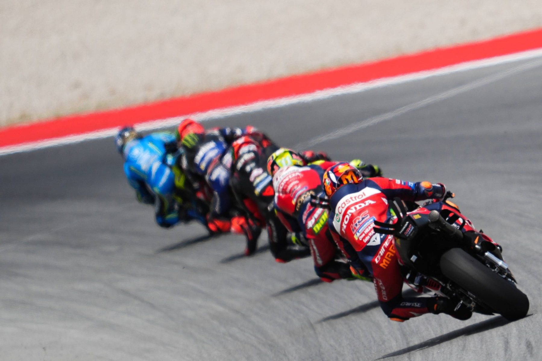 Luca Marini führt Gruppe an auf der Honda RC213V – MotoGP Catalunya GP Barcelona 2026