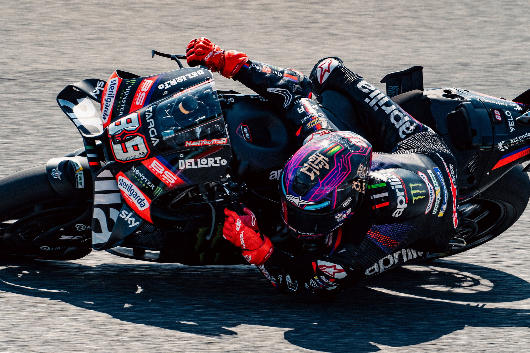 Jorge Martin über Ducati: „Verträge bedeuten den Herstellern nichts" 3 Jorge Martin auf der Aprilia RS-GP in Schräglage – MotoGP Italien GP Mugello 2026