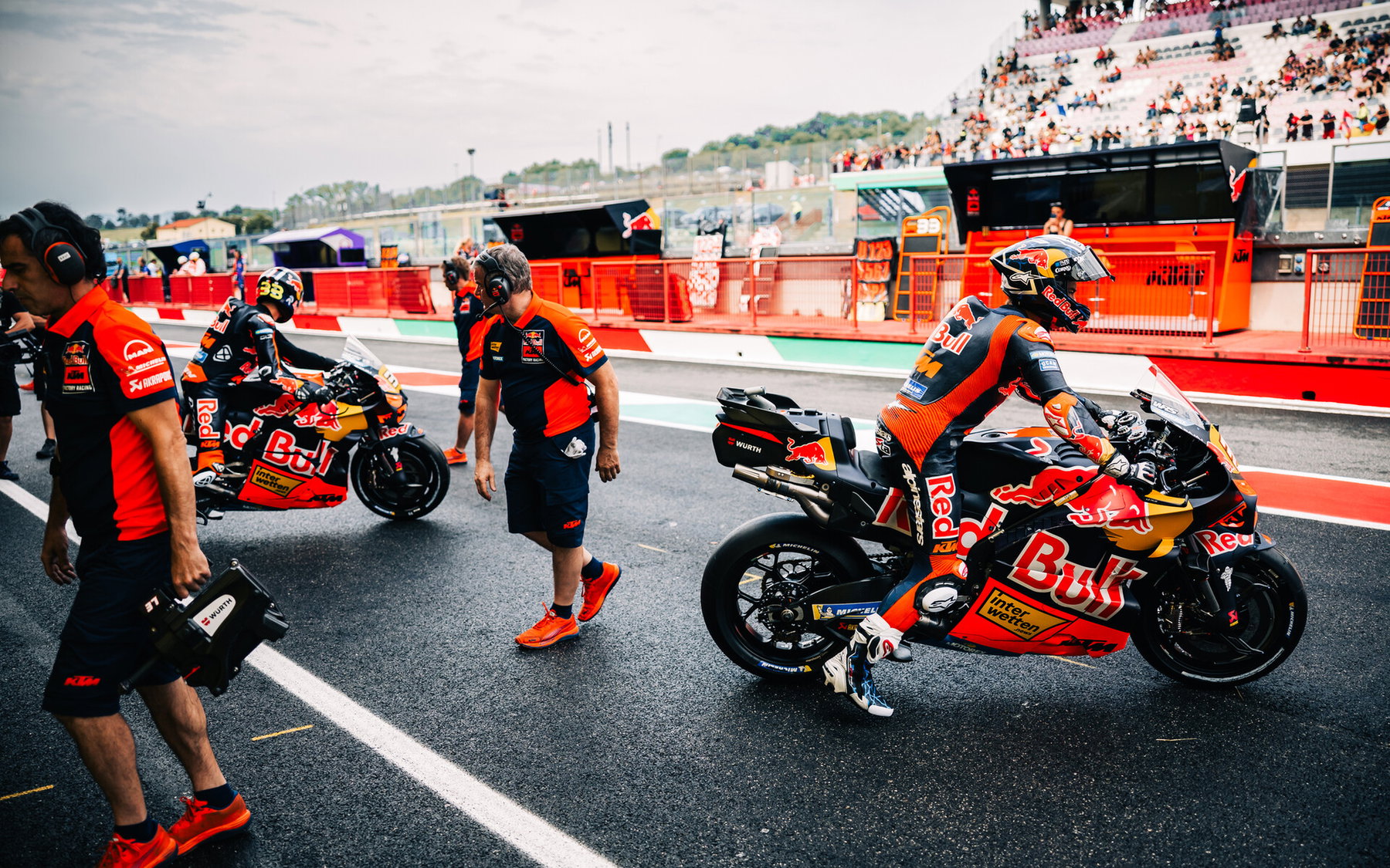 Pedro Acosta on the KTM RC16 leaning into a corner – MotoGP Italian GP Mugello 2026
