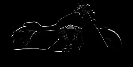Harley-Davidson Back to the Bricks 2026 – Silhouette-Zeichnung der neuen 883 Sportster mit klassischem Cruiser-Design