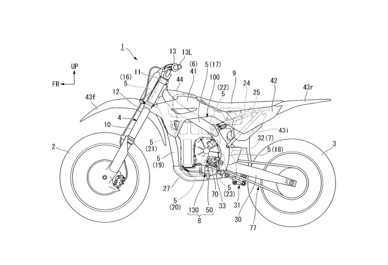 Honda CR Electric Proto Patentzeichnung – Seitenansicht des kompletten Elektro-Motocross-Motorrads mit nummerierter Komponentenübersicht: Elektromotor, Batteriepaket, Aluminium-Brückenrahmen, USD-Gabel und Einarmschwinge
