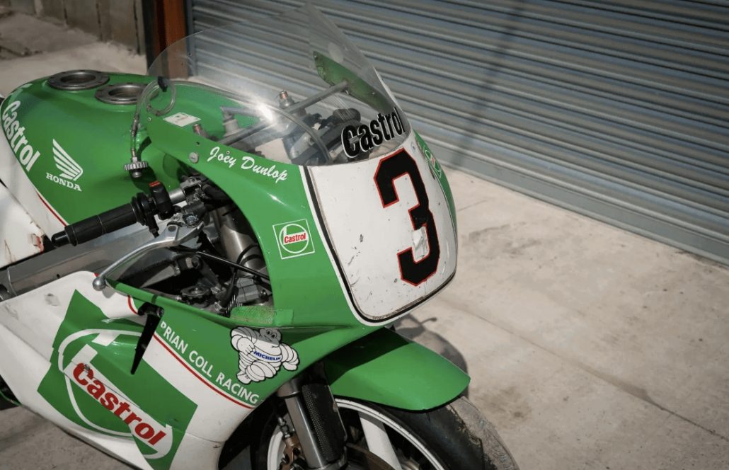 Honda VFR750R RC30 1991 – Frontverkleidung mit Castrol-Sponsoring, Joey-Dunlop-Schriftzug, Startnummer 3 und Michelin-Logo