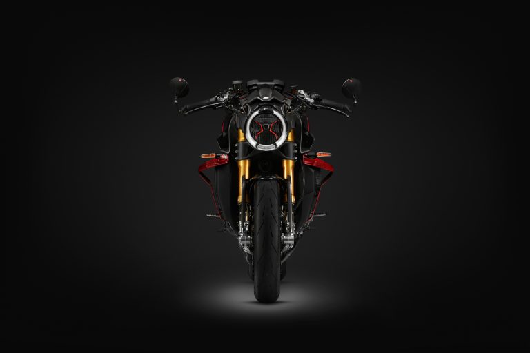 MV Agusta Brutale 1000 ABT 2026 – Frontansicht in Nero Carbonio Metallizzato/Rosso Fuoco im Studio, runder LED-Scheinwerfer, Öhlins-Gabelholme in Gold, rote Kühlerverkleidung