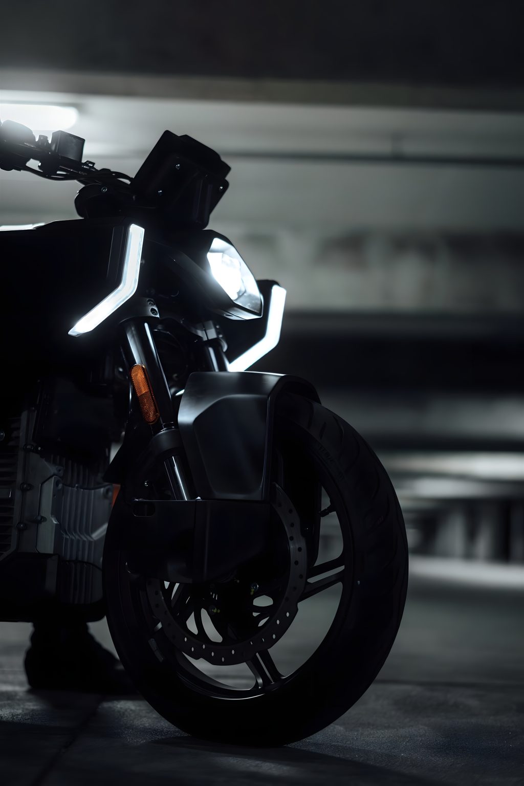 Zero Lompico Concept: Designpatent deutet auf Serienversion als Zero SF Zero Lompico Concept SF 2026 – Frontpartie Dreiviertelansicht mit LED-Scheinwerfer, TFT-Display und USD-Gabel im Parkhaus