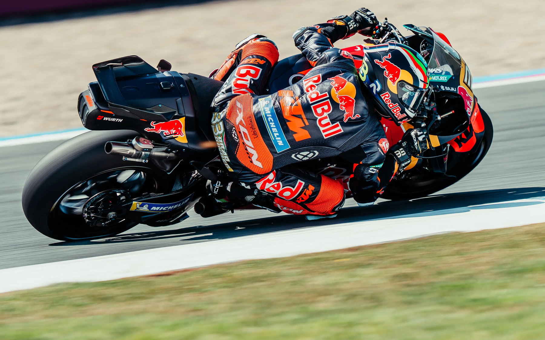 Brad Binder in deep lean on the Red Bull KTM RC16 with number 33 – free practice at the MotoGP Dutch GP Assen 2026