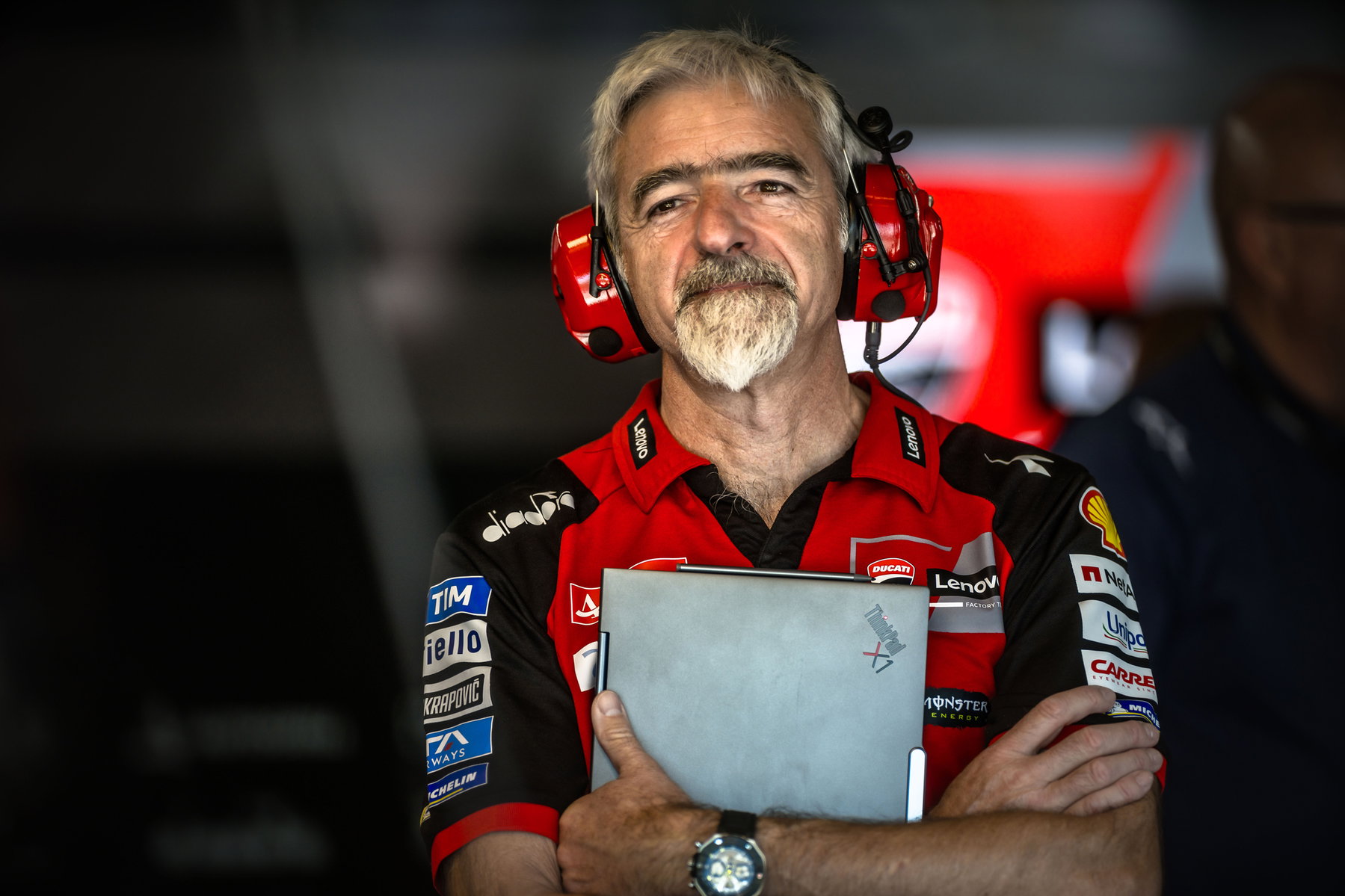 Márquez without control of his right arm: Ducati shows it itself 3 Ducati-Technikchef Gigi Dall'Igna in der Box des Ducati Lenovo Teams – MotoGP Tschechien-GP Brno 2026