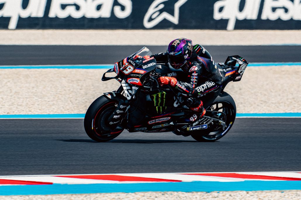 Jorge Martin nach Ungarn-Crash: Strafe für Brünn und Folgen im WM-Kampf 5 Jorge Martin auf der Aprilia RS-GP26 mit der Startnummer 89, Frontansicht auf der Strecke – MotoGP Ungarn GP Balaton Park 2026
