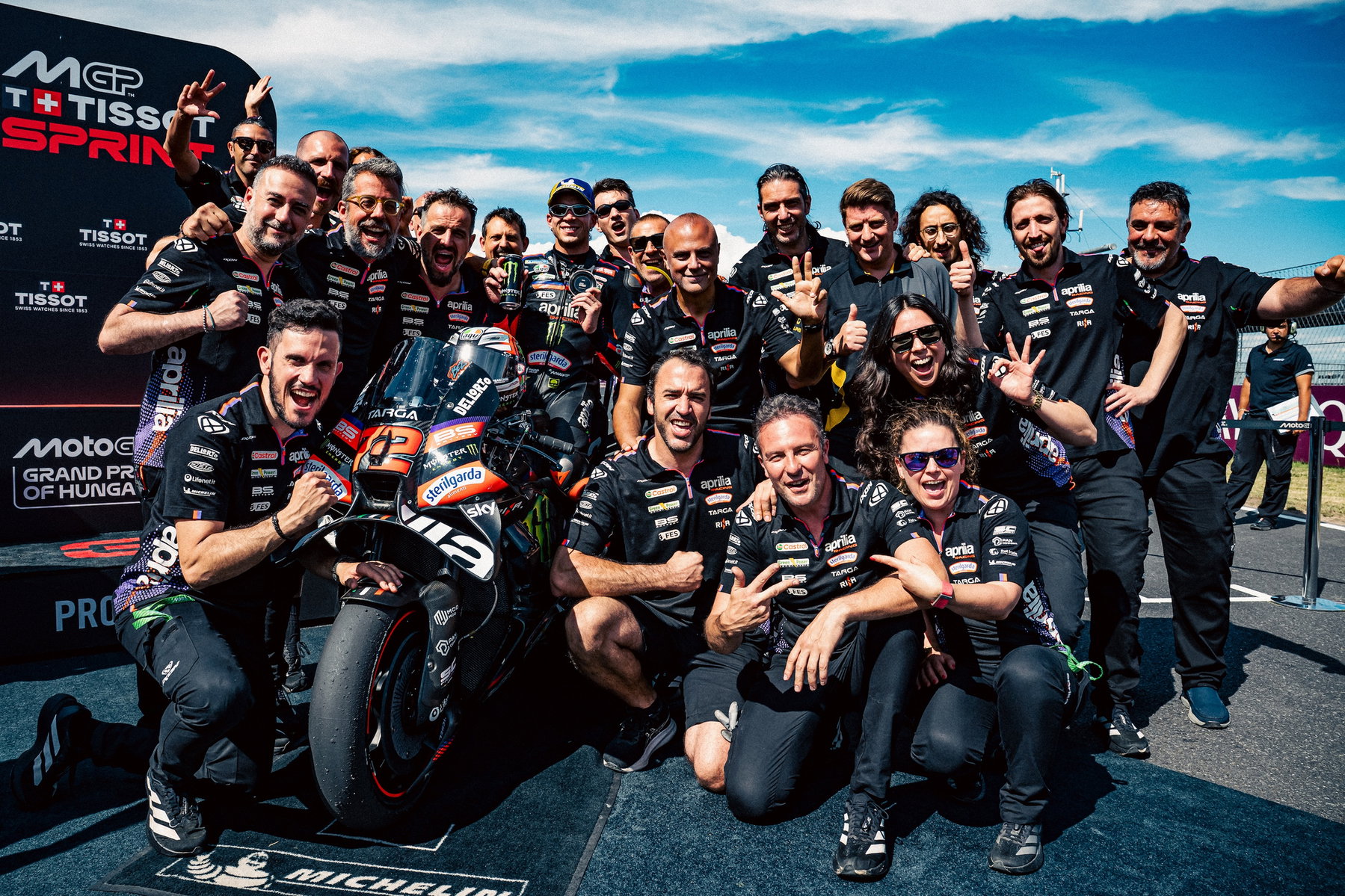 MotoGP Sprint-Qualifying ab 2027: Was sich am Rennwochenende ändert 5 Aprilia Racing Team feiert mit der RS-GP26 von Marco Bezzecchi den Sprint-Erfolg im Parc Ferme – MotoGP Ungarn GP Balaton Park 2026
