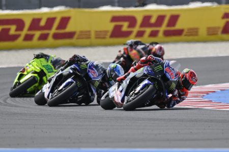 Fabio Quartararo führt auf der Yamaha YZR-M1 mit der Startnummer 20 vor Teamkollege Alex Rins – MotoGP Ungarn GP Balaton Park 2026