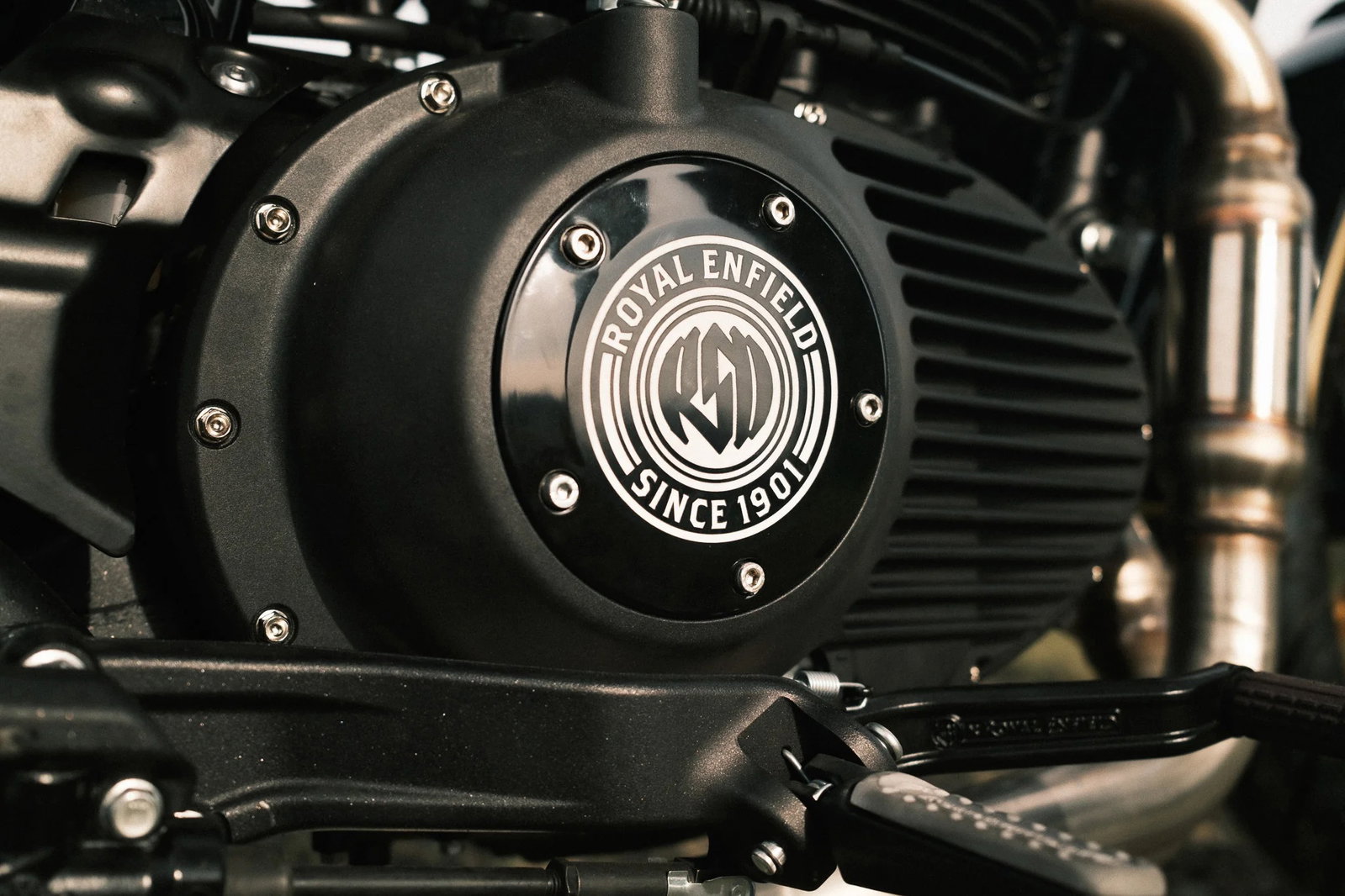 Royal Enfield Reload 650 – close-up of the 648 cc parallel twin with RSD clutch cover, Royal Enfield Since 1901 lettering and ribbed cooling fins in black