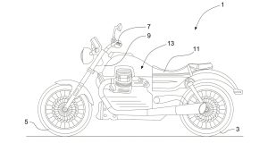 Moto Guzzi Hybrid 2026 – Patentzeichnung eines Cruisers im Eldorado-Stil mit längs eingebautem V-Twin, niedriger Sitzbank und Kardanantrieb (Quelle: Patent, AMCN)