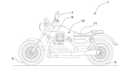 Moto Guzzi Hybrid 2026 – Patentzeichnung eines Cruisers im Eldorado-Stil mit längs eingebautem V-Twin, niedriger Sitzbank und Kardanantrieb (Quelle: Patent, AMCN)