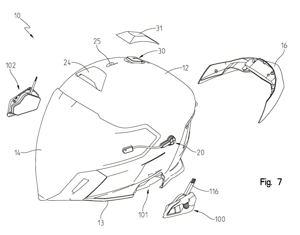 Polaris Smart-Helm Patent 2026 – Patentzeichnung Fig. 7 Dreiviertelansicht von vorn mit Helmschale, Visier, abnehmbarem Top-Pod mit Abdeckung und Sensor-Einheit, seitlichem Steckverbinder und Drehregler