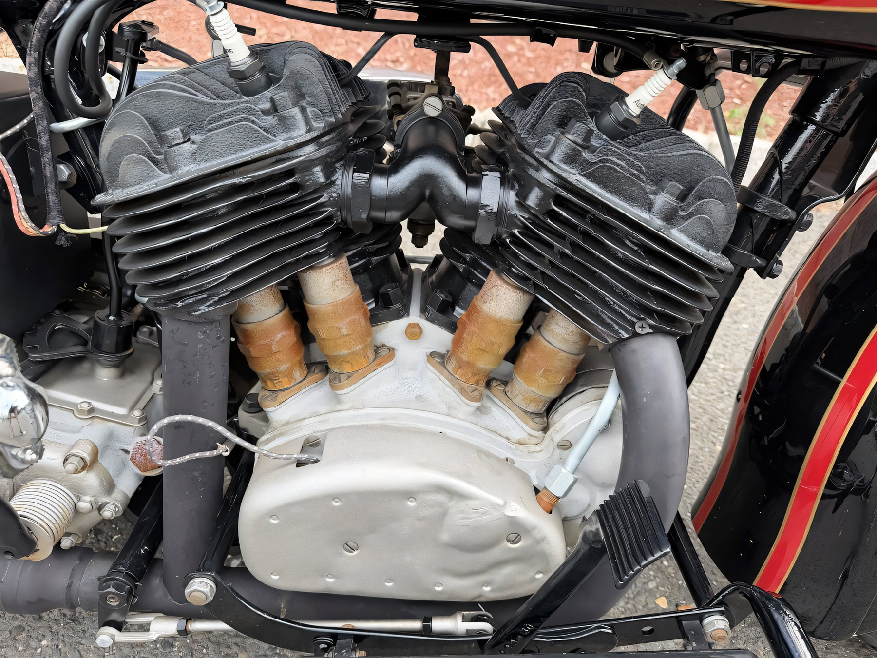 Steve McQueens Harley-Davidson VL: 75.000 Dollar trotz Standschaden 3 Steve McQueen 1931 Harley-Davidson VL – V-Twin-Flathead-Motor in Frontalansicht mit Stoesselstangen und Zylindern