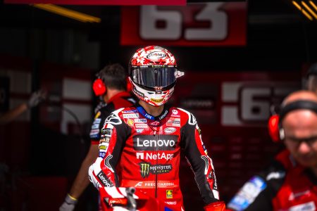 Francesco Bagnaia in Ducati-Lenovo-Lederkombi in der Boxengasse – MotoGP Deutschland GP Sachsenring 2026