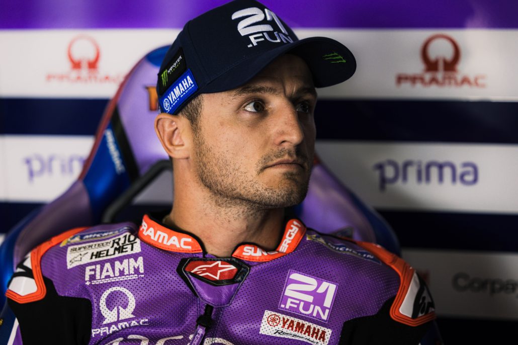 Jack Miller in Prima-Pramac-Yamaha-Lederkombi im Fahrerlager – MotoGP Deutschland GP Sachsenring 2026
