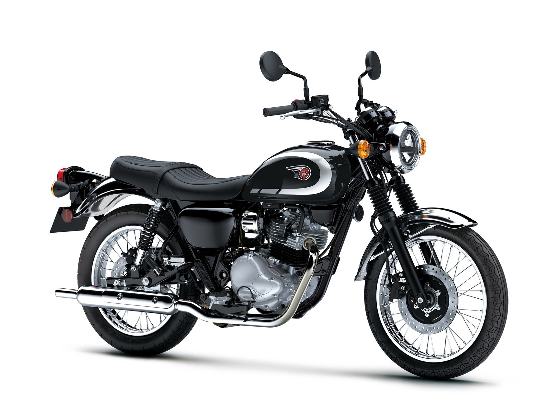 Kawasaki W230 2027 in Ebony – Dreiviertelansicht von vorn rechts mit luftgekühltem 233-cm³-Einzylinder, Rundscheinwerfer und verchromtem Tropfentank
