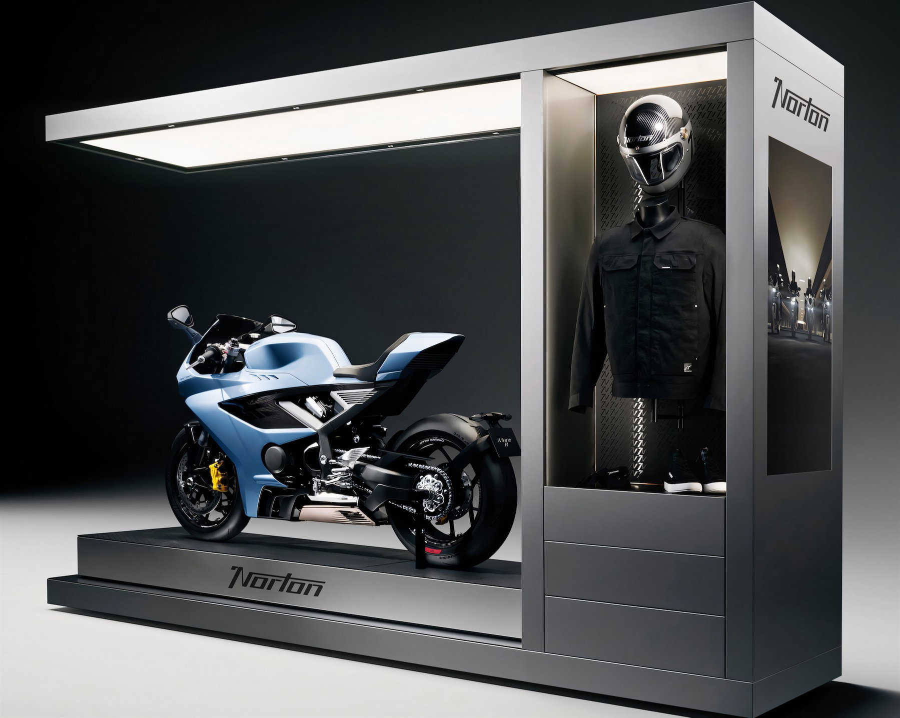 Norton overhauls dealer network: showroom concept from 50 square metres 3 Norton Showroom-Konzept (2026) – enge 3/4-Frontansicht des Sportmotorrads unter dem Leuchtdach, Vitrine mit Ausstattung am rechten Bildrand angeschnitten