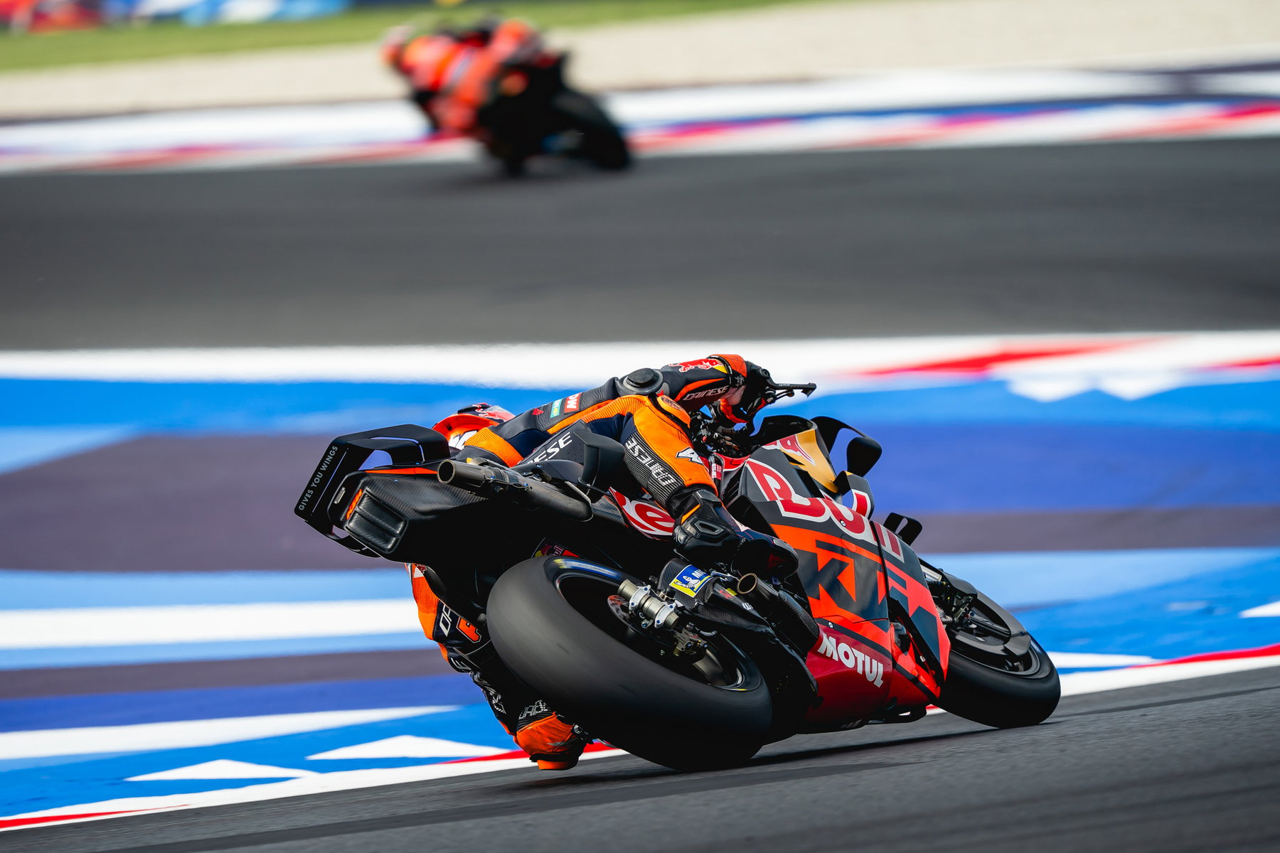 Pirelli-Test Spielberg: Honda vorn, die 850er fahren 1000er-Zeiten 4 Pol Espargaró (Red Bull KTM Tech3, Startnummer 44) – San-Marino-GP, MotoGP 2026