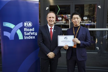 FIA Road Safety Index – Übergabe der Fünf-Sterne-Urkunde an Honda Motor Co., Ltd. vor dem FIA-Roll-up im Formel-1-Paddock von Monza