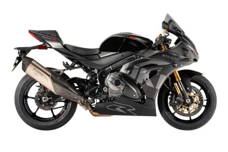 Suzuki GSX-R1000R Stealth – Seitenansicht in Mattschwarz und Glanzschwarz mit goldenen Federelementen und Akrapovič-Endschalldämpfer