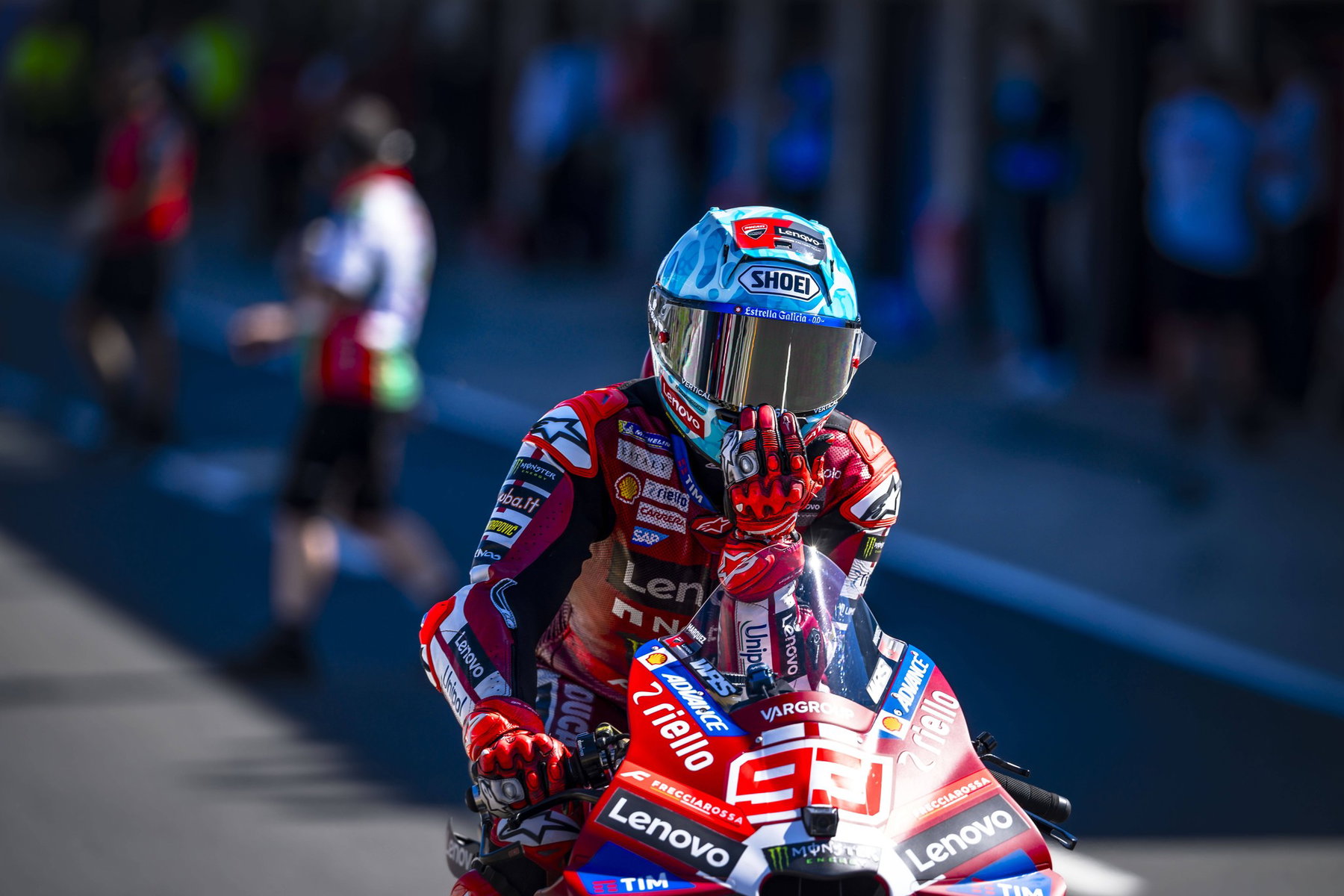 Marc Marquez auf der Ducati Desmosedici GP26 auf dem Motorrad in der Boxengasse, Frontansicht – MotoGP Australien GP Phillip Island 2026