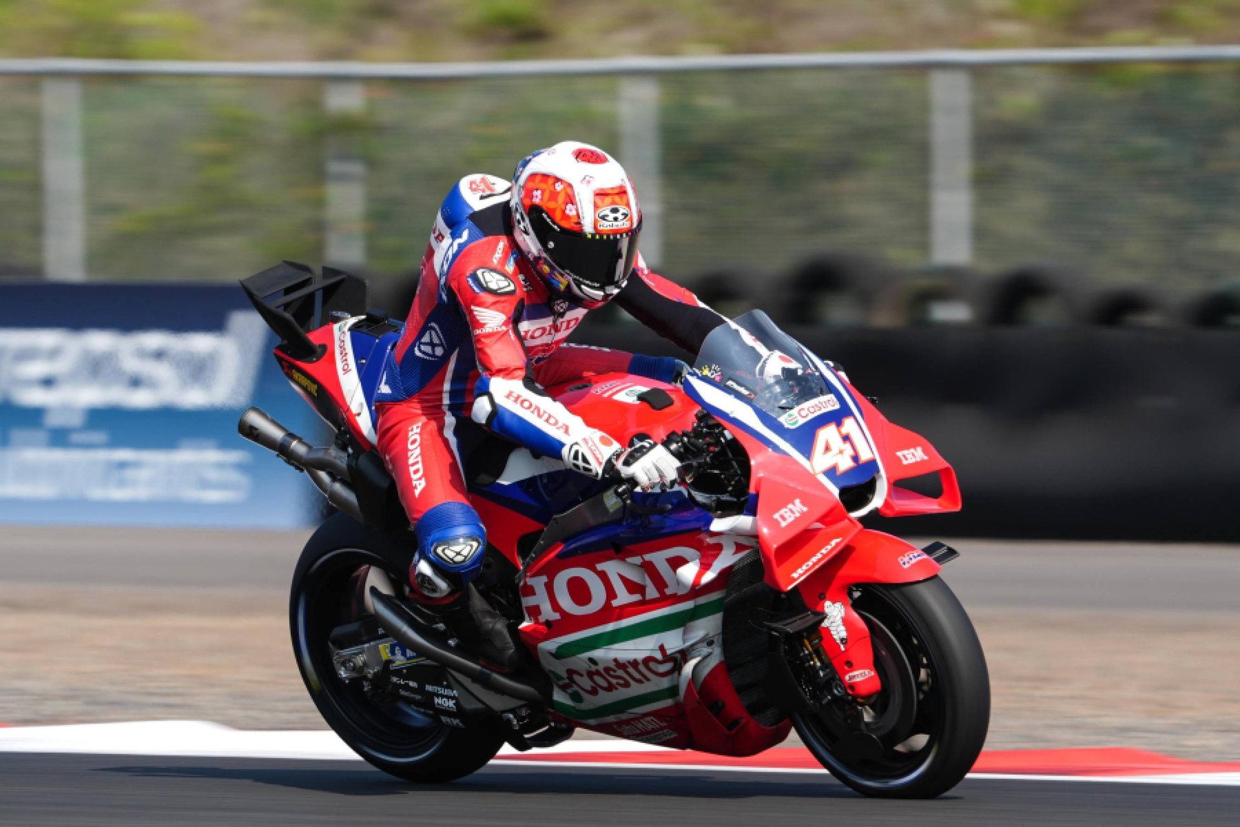 Honda without Joan Mir: Why only Chantra is left for Phillip Island 2 Aleix Espargaro auf der Honda RC213V mit der Startnummer 41 am Kurvenausgang vor der Repsol-Bande – MotoGP Indonesien-GP Mandalika 2026