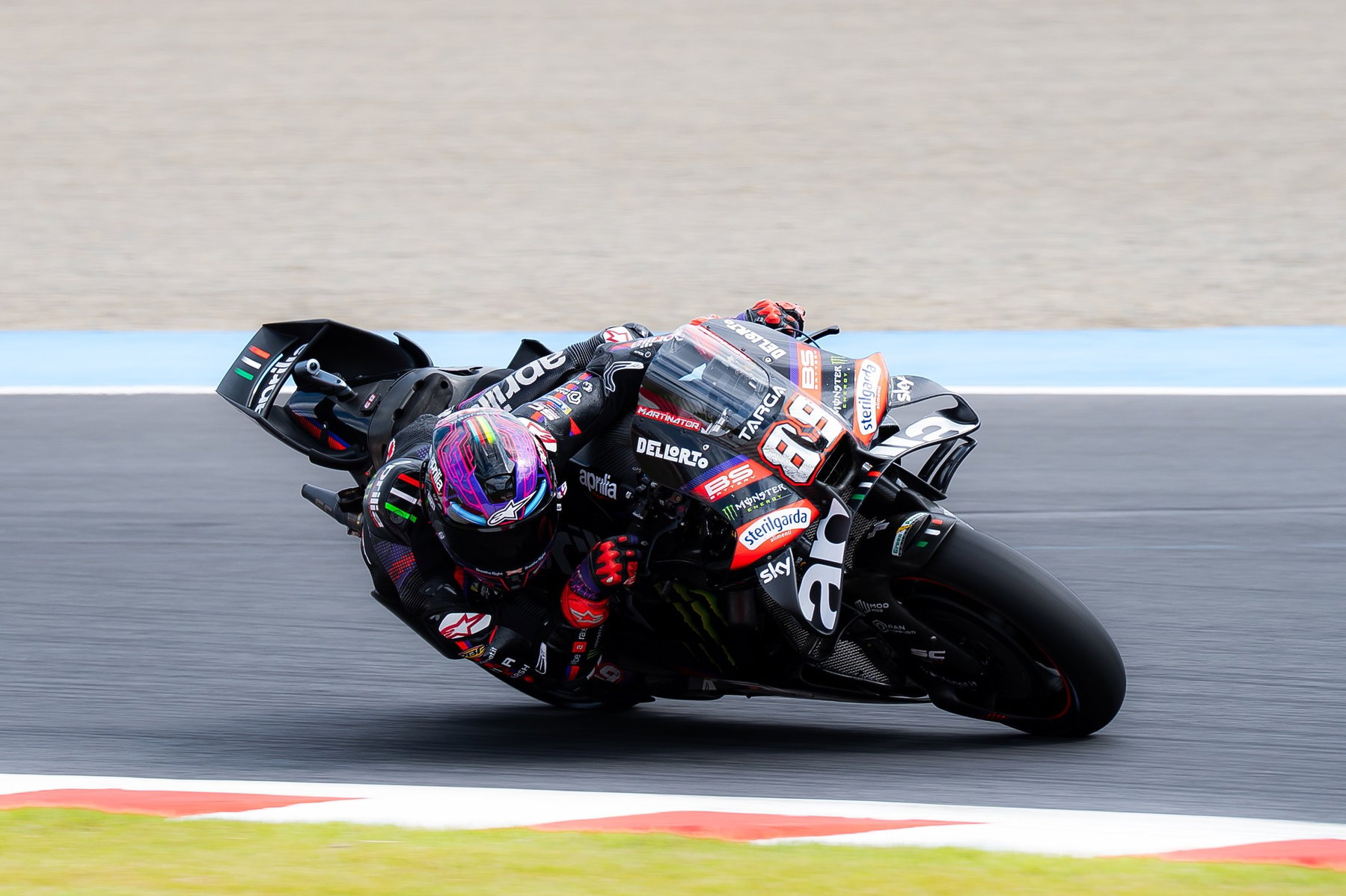 MotoGP Motegi: Why Michelin Scraps the Soft and Only Recommends the Hard 1 Jorge Martin mit der Startnummer 89 in tiefer Schräglage auf der Aprilia RS-GP – MotoGP Japan-GP Motegi 2026