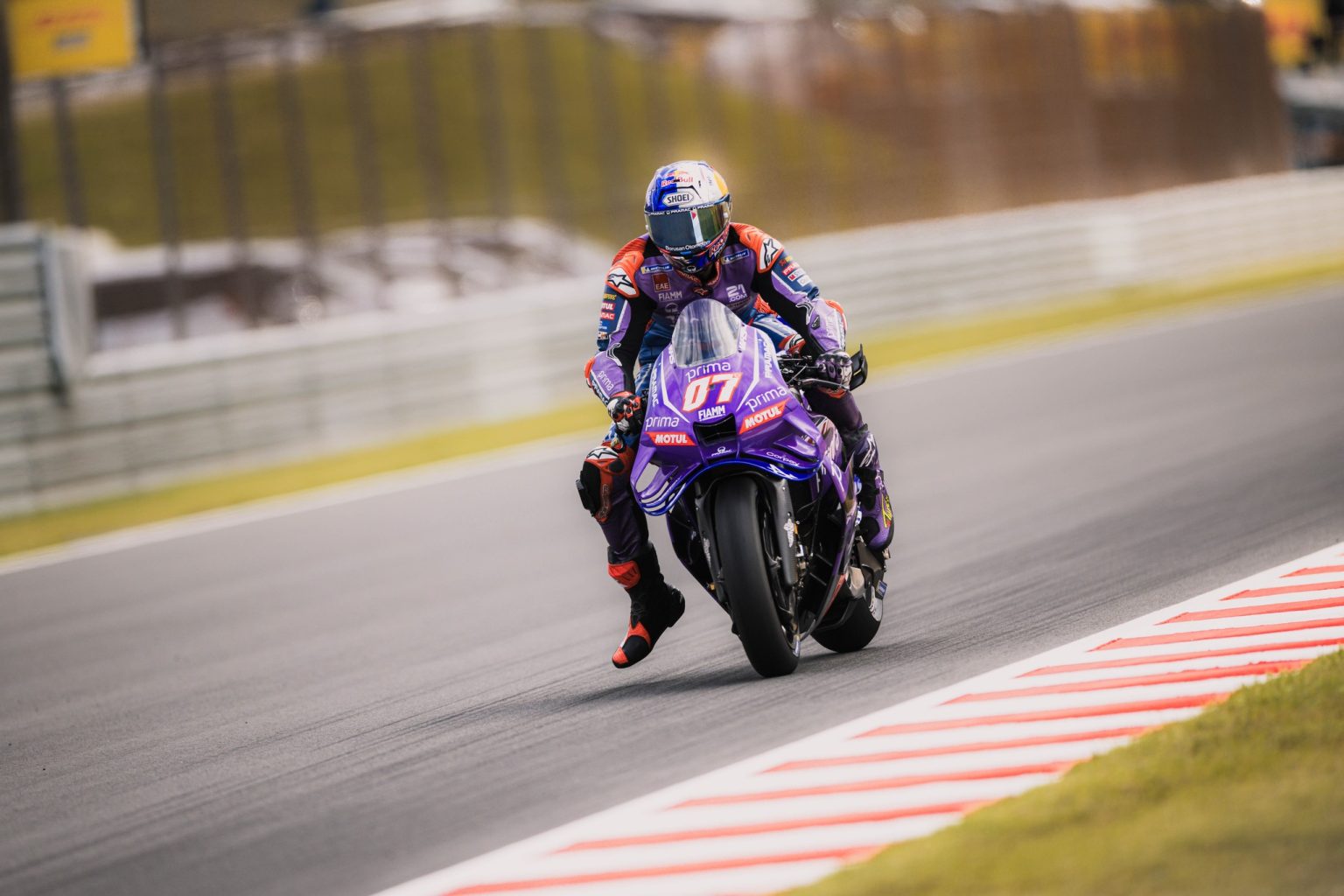 Toprak Razgatlıoğlu mit der Startnummer 7 auf der lila Yamaha YZR-M1 von Prima Pramac – MotoGP Japan-GP Motegi 2026