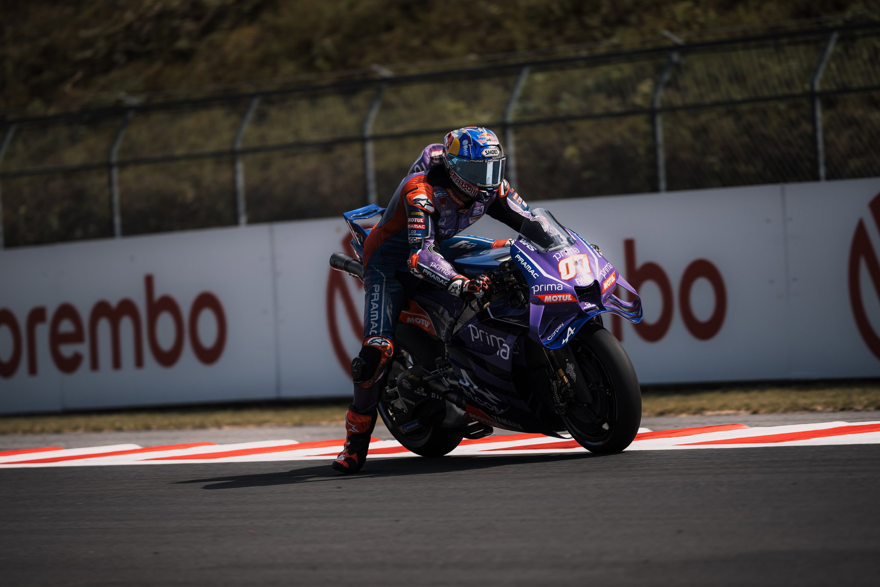 MotoGP Format 2027 Divides the Riders: Why They Have Little Say 2 Toprak Razgatlıoğlu beim Trainingsstart vor der Brembo-Bande – MotoGP Japan-GP Motegi 2026