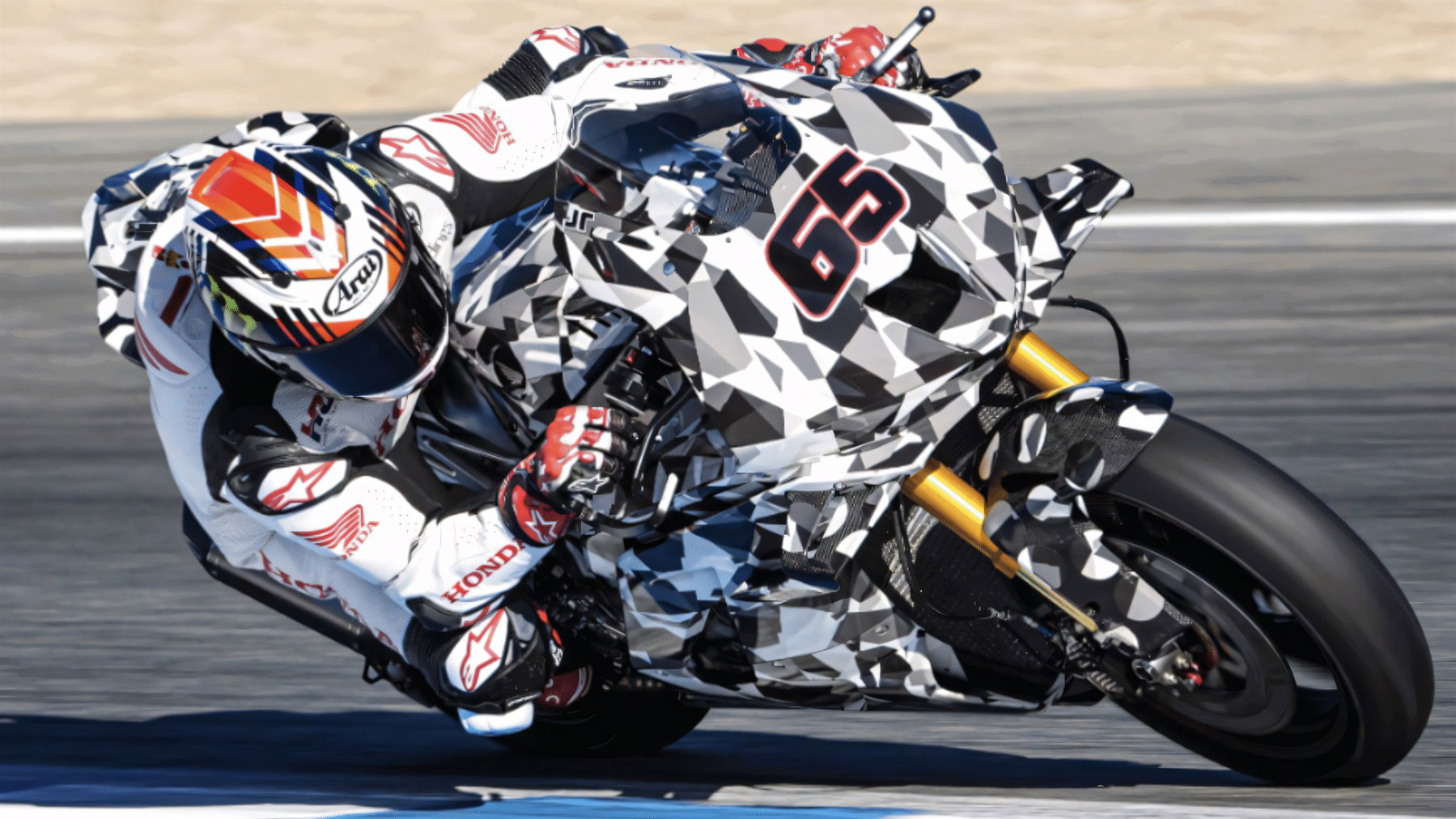 Jonathan Rea auf der getarnten Honda Fireblade 2027 in Rechtskurve, Camouflage-Verkleidung mit neuen seitlichen Lufteinlässen, Rennstrecke Jerez