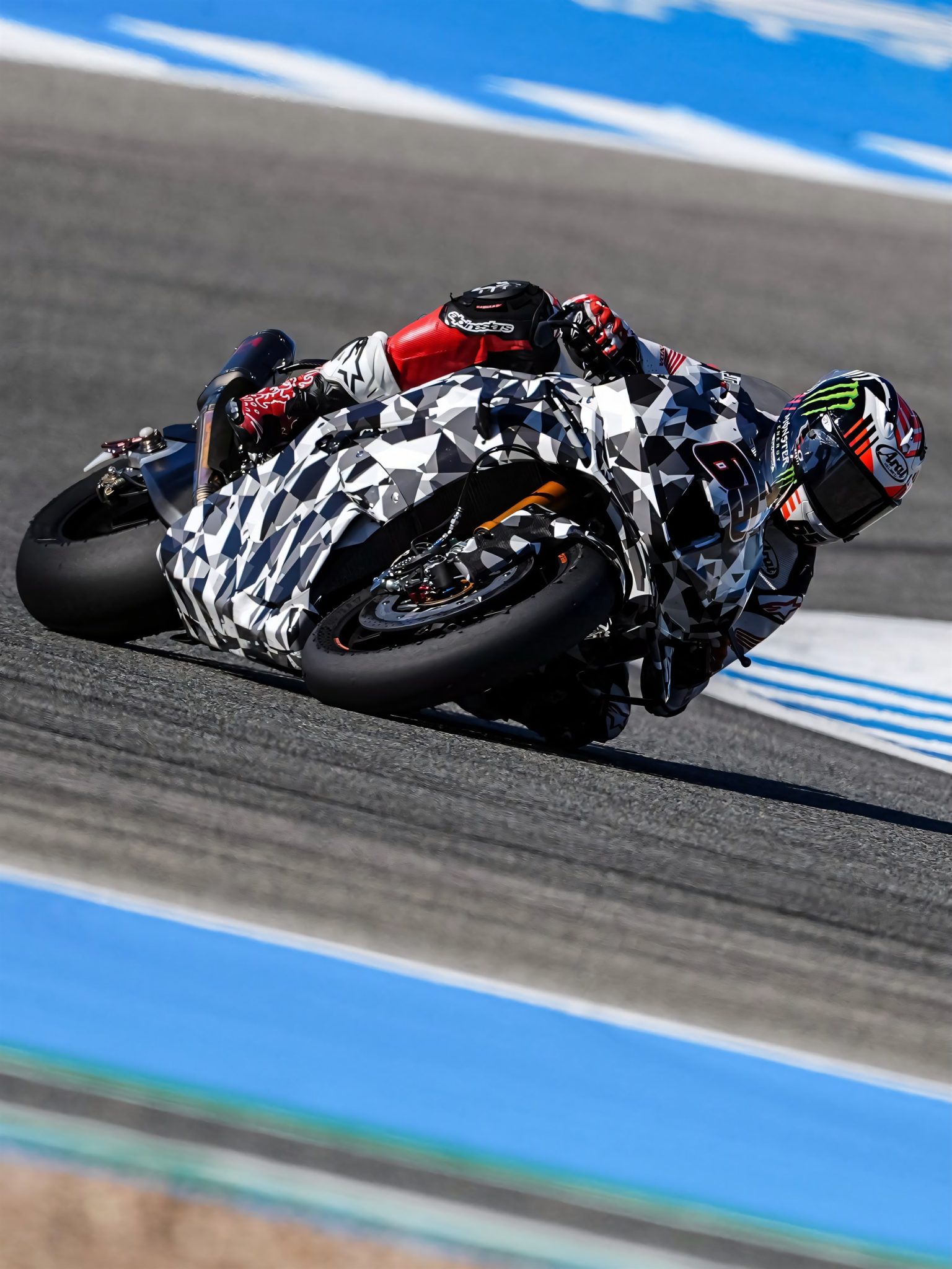 New Honda Fireblade: Rea Tests Camouflaged CBR1000RR-R