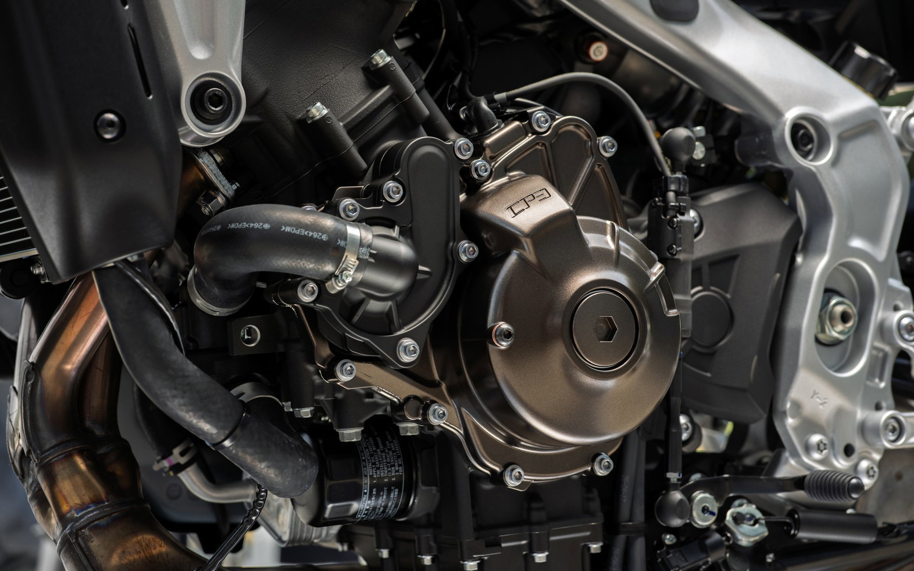 Yamaha XSR900 2027: Pink wie die YZF 750R, technisch bleibt alles gleich 3 Yamaha XSR900 2027 – CP3-Dreizylinder-Reihenmotor im Detail